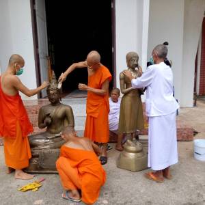 บูรณะองค์พระพุทธรูป